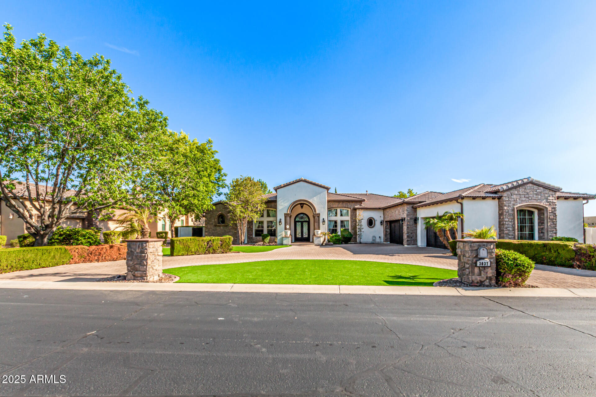 3037 E WATERMAN Way