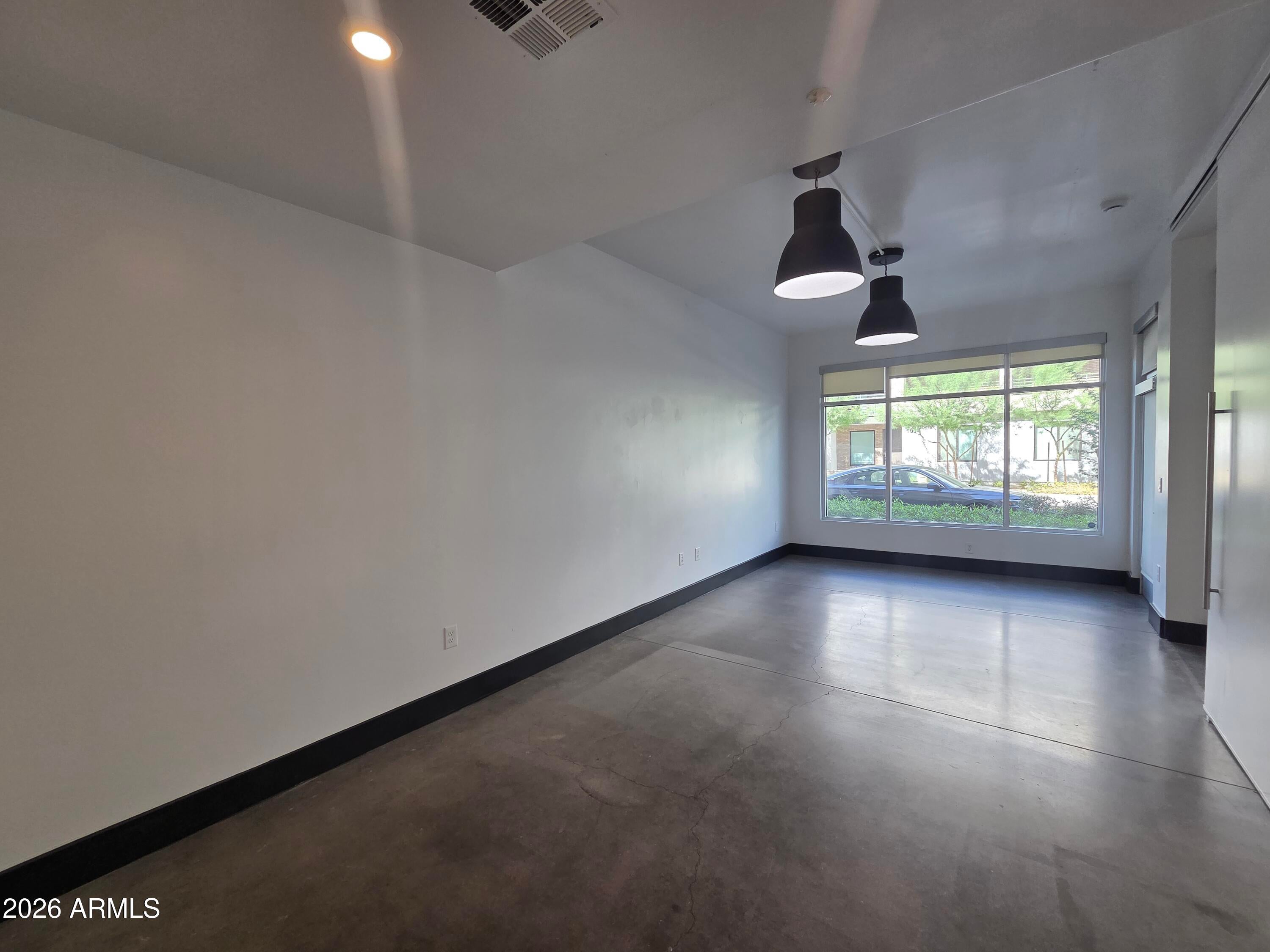 615 S FARMER Avenue OFC