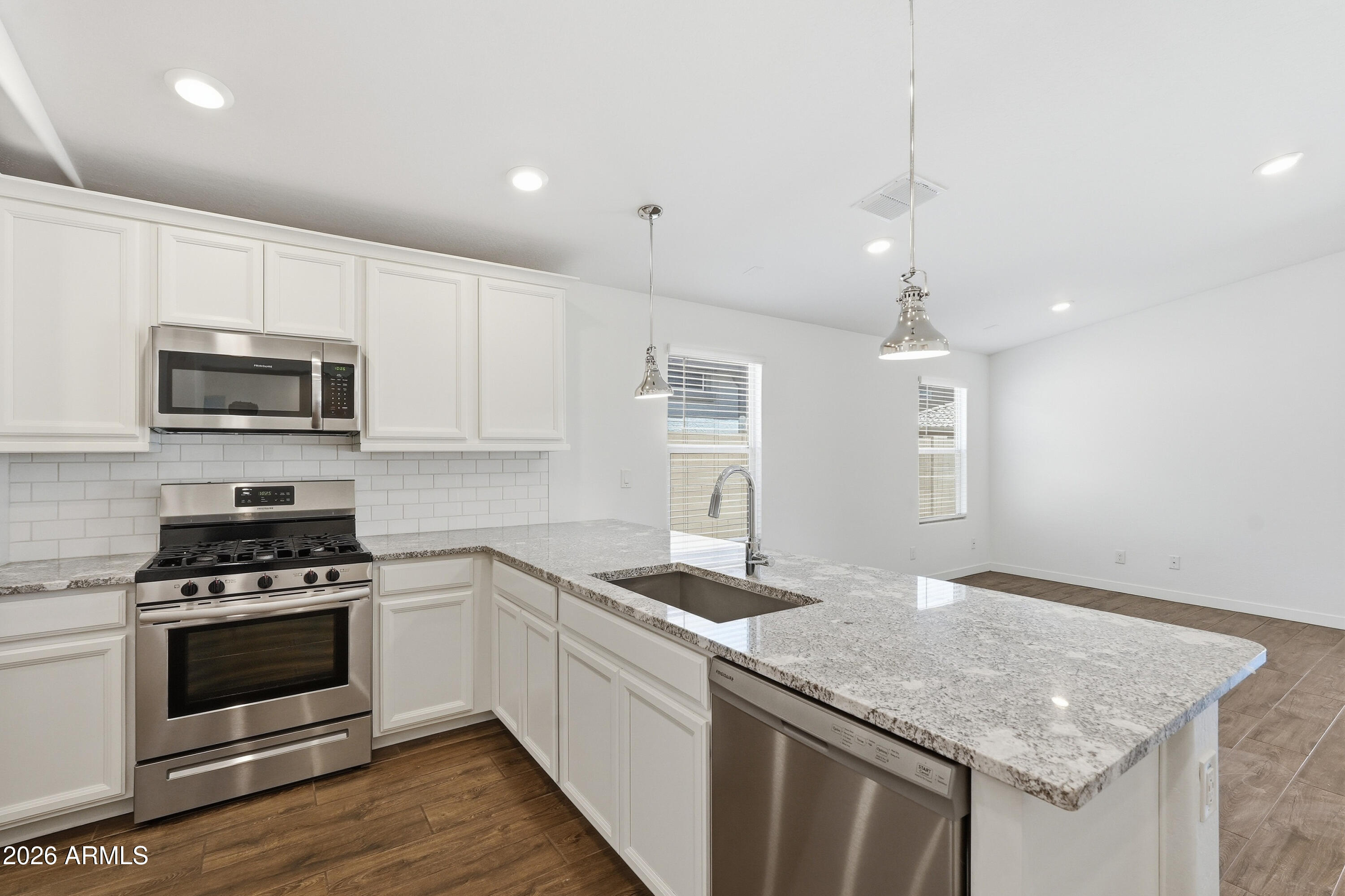 348 W TAMARACK Drive