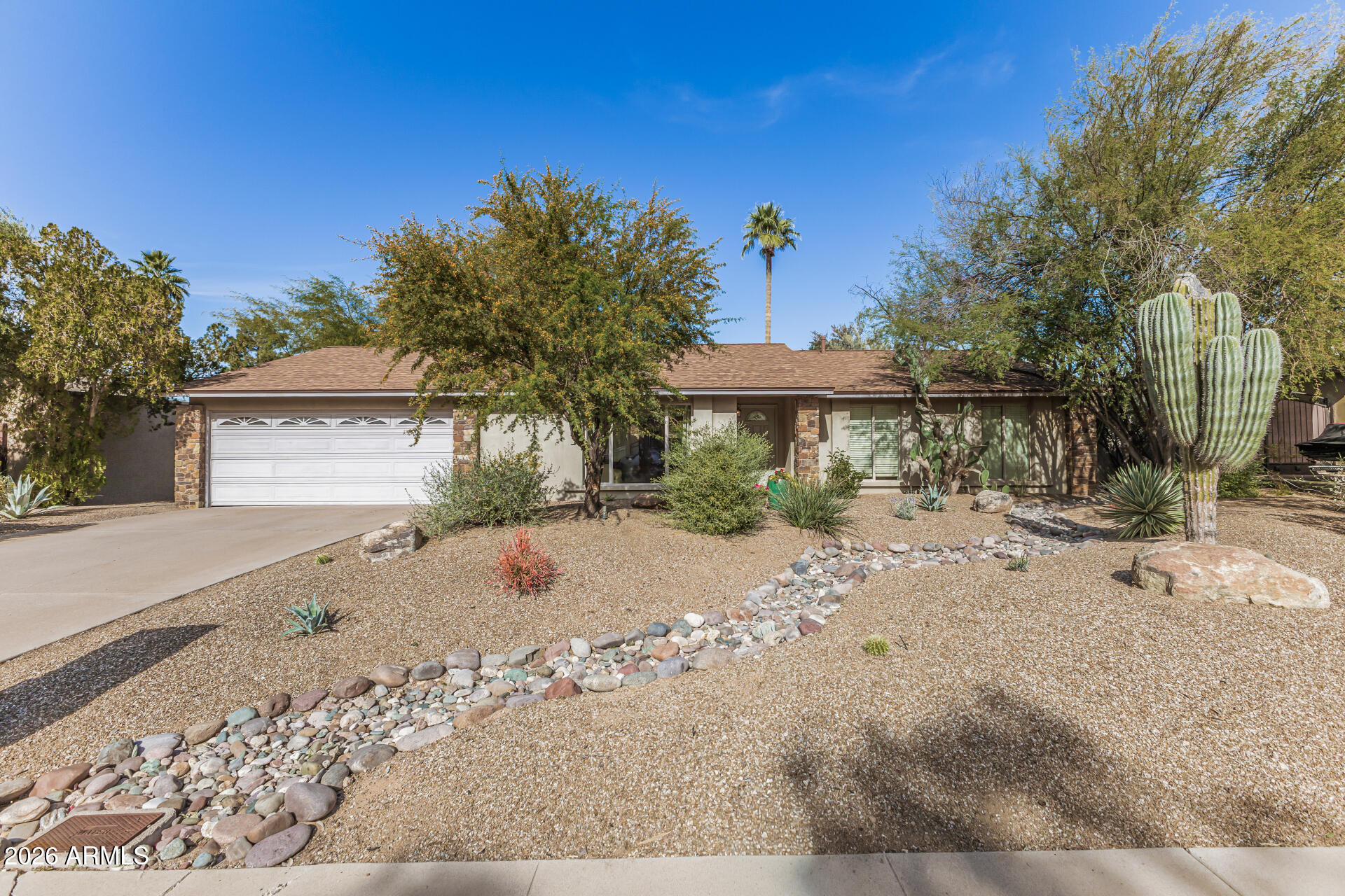 142 E VOLTAIRE Avenue