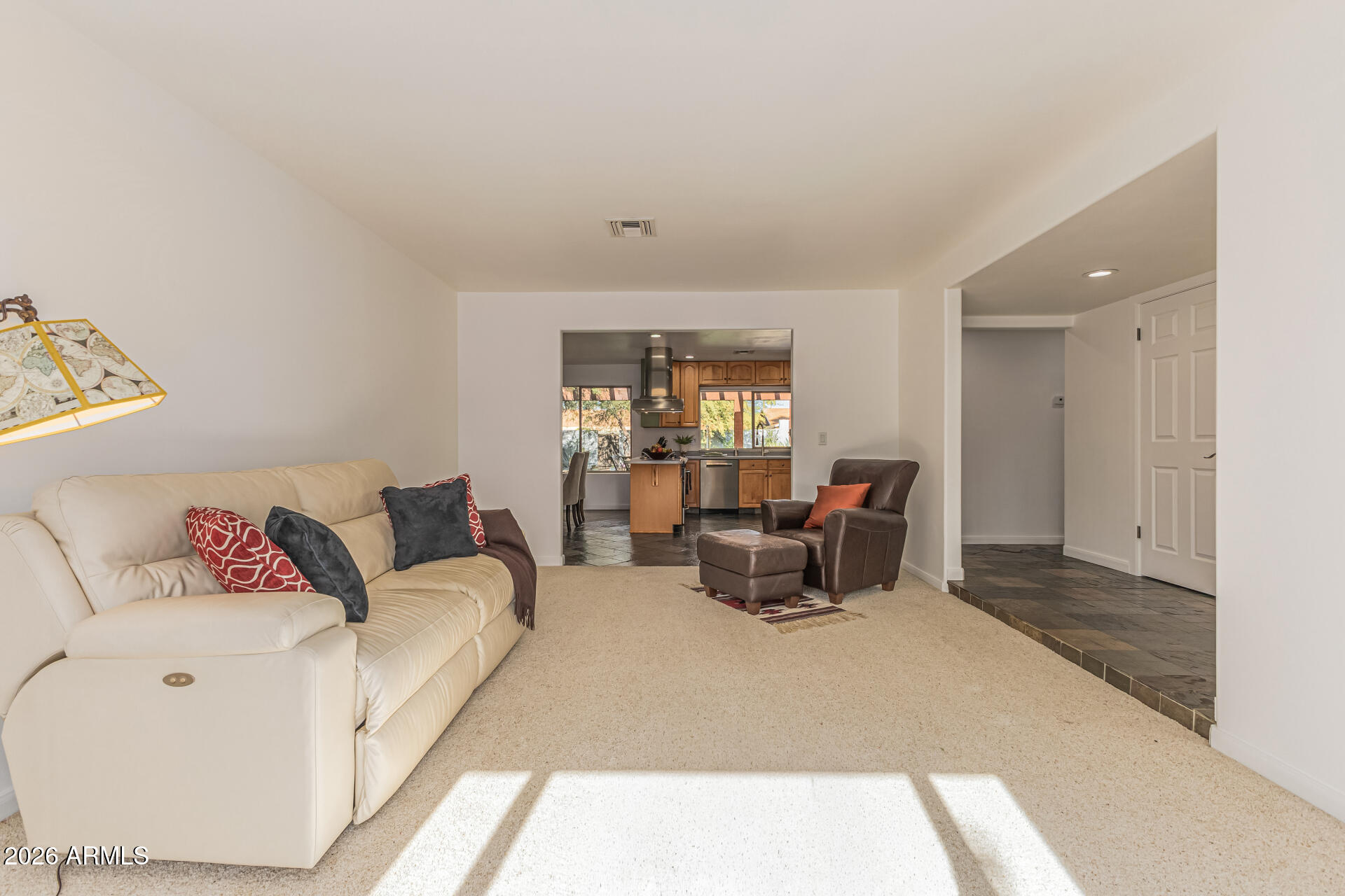 142 E VOLTAIRE Avenue