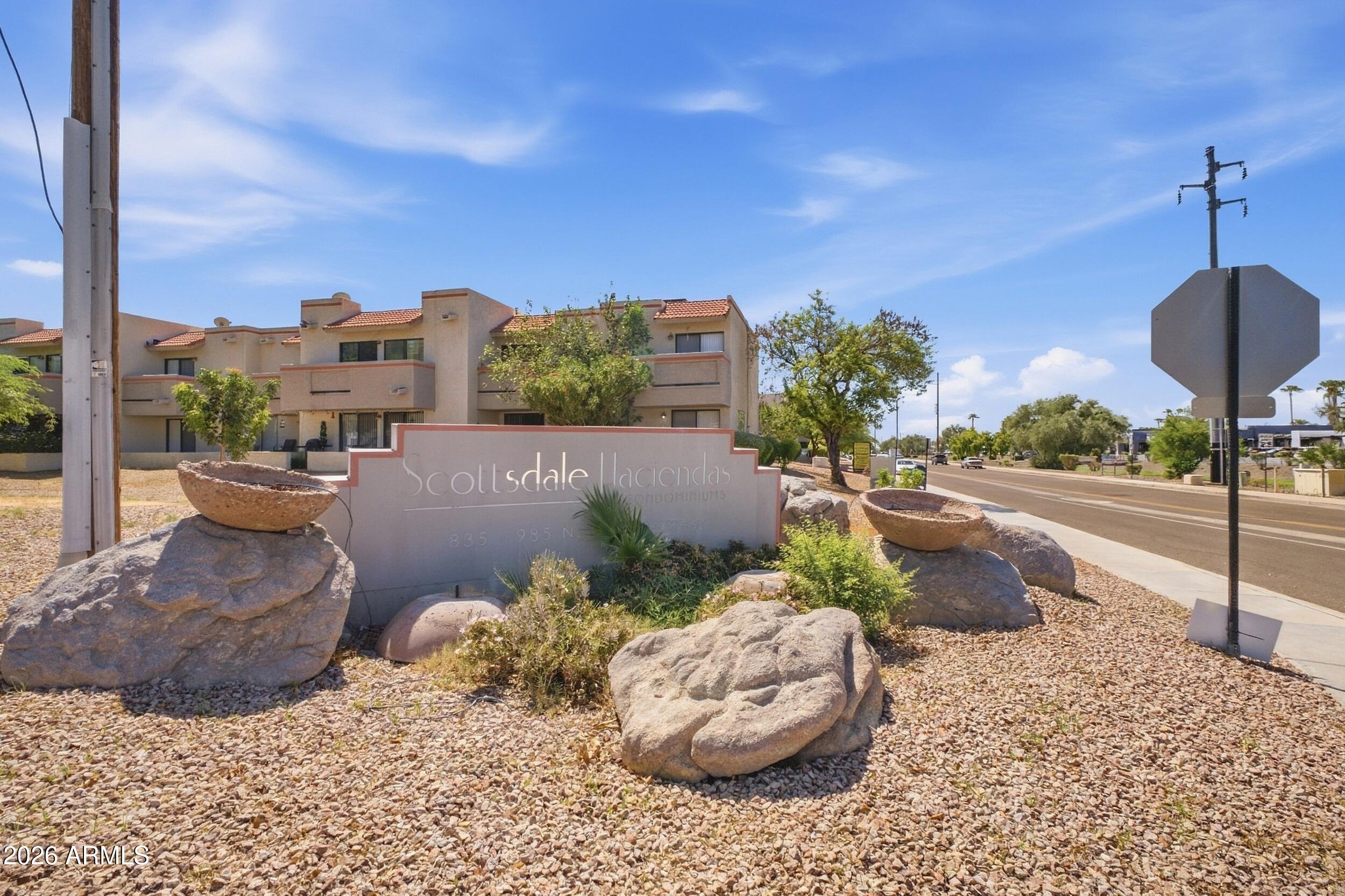 835 N GRANITE REEF Road 28