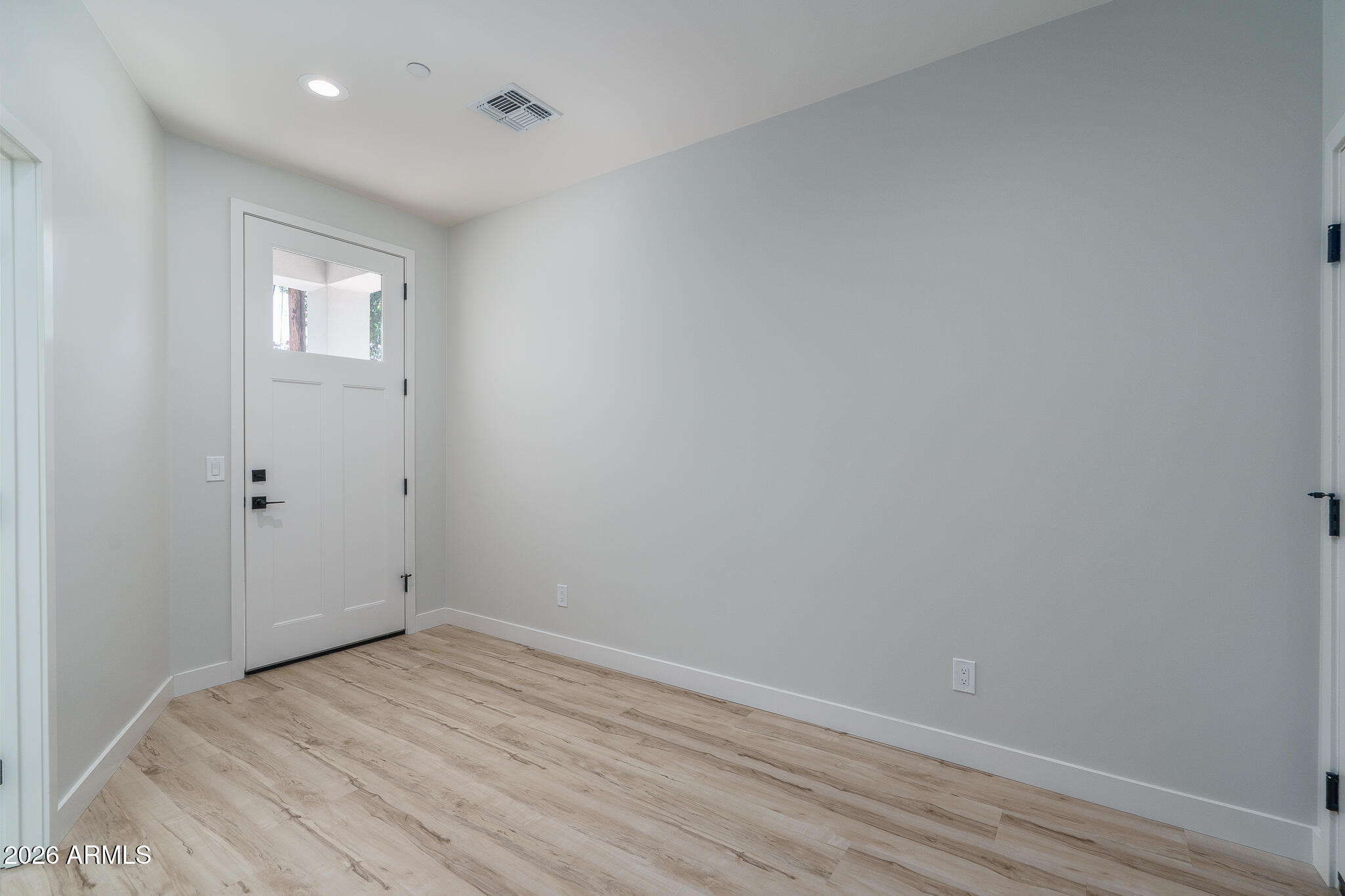 2601 E CLARENDON Avenue 14