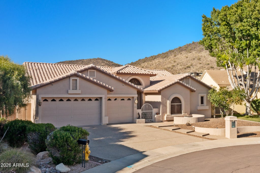 Photo of 5226 W Lone Cactus Drive, Glendale, AZ 85308 (MLS # 7093742)
