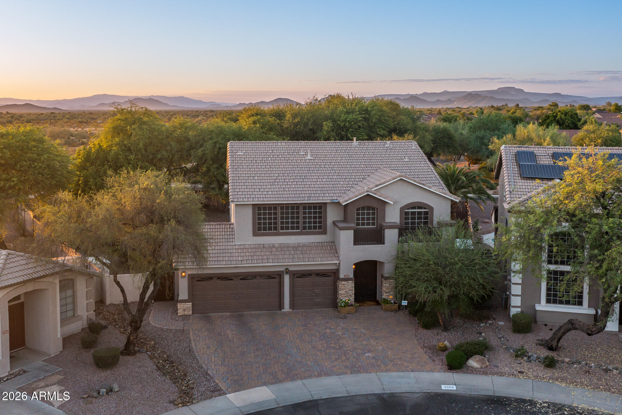 4008 E LARIAT Lane