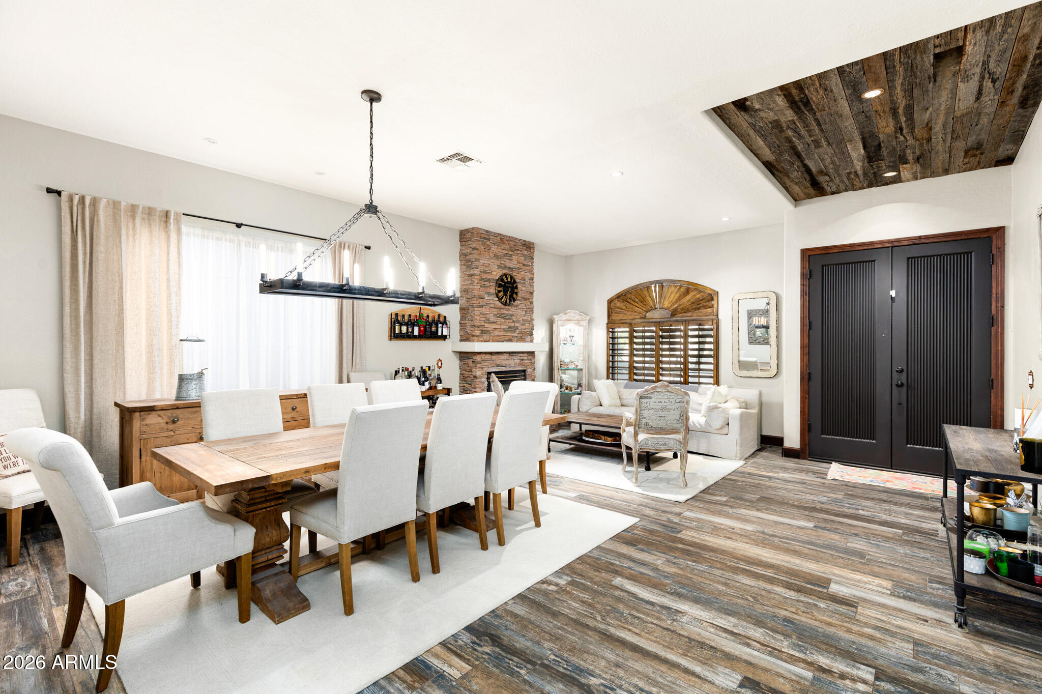 4008 E LARIAT Lane