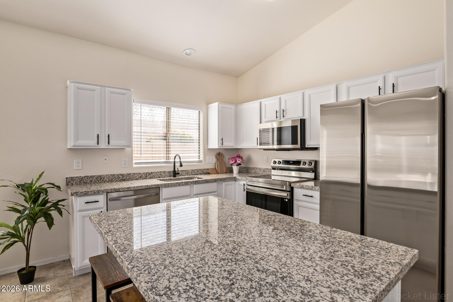 1894 E PALOMINO Drive