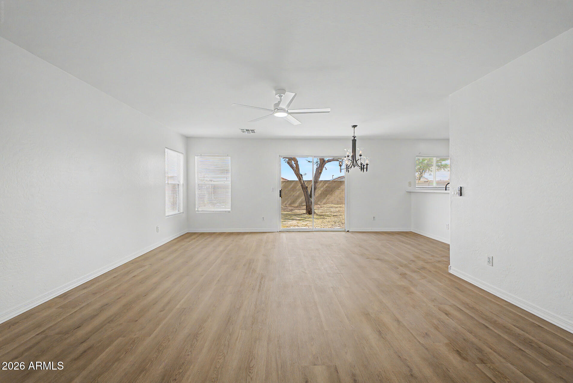 22291 W MESQUITE Drive