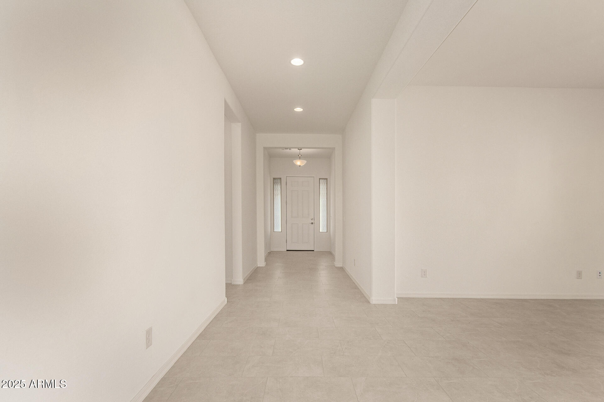 17527 W LINCOLN Street