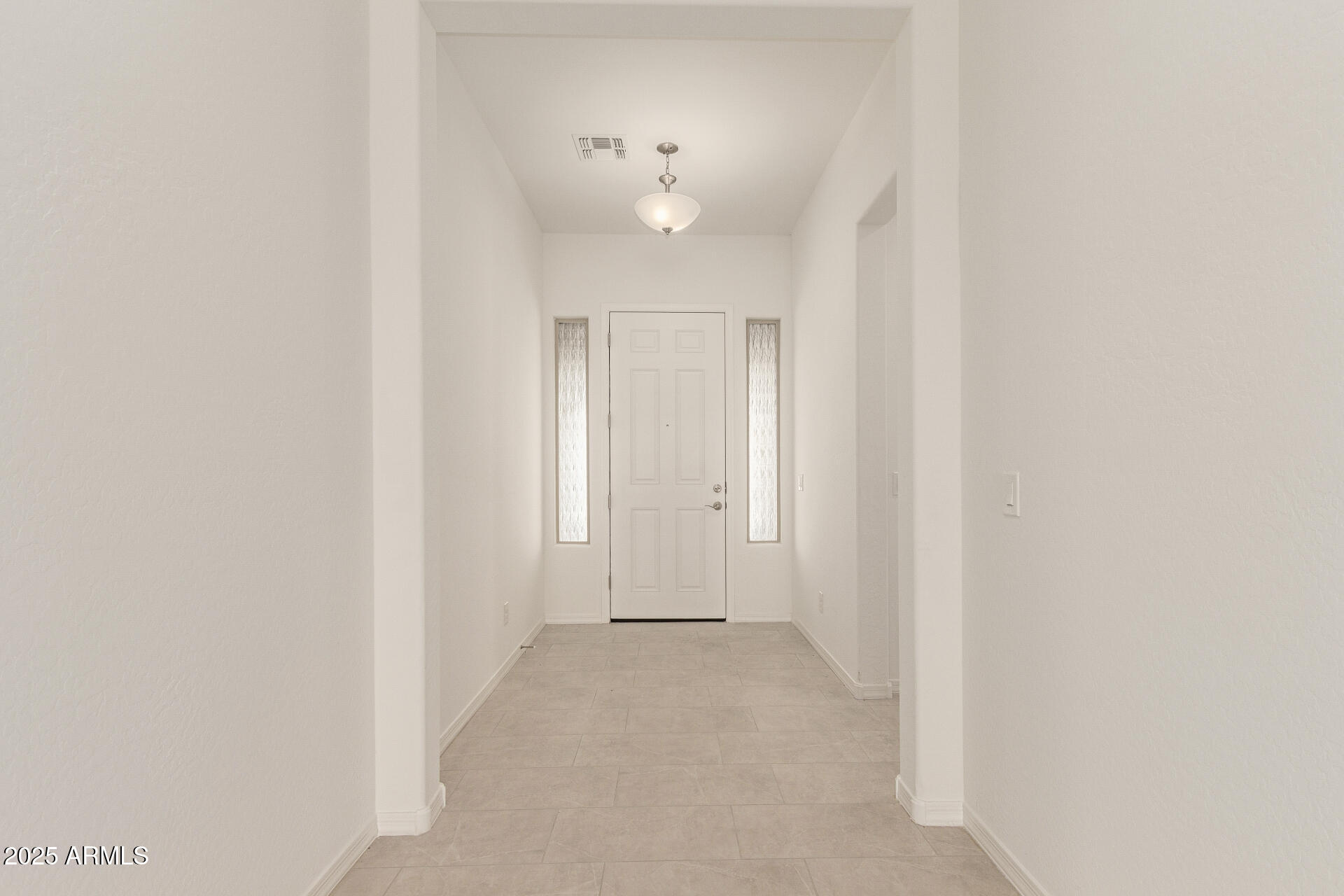 17527 W LINCOLN Street