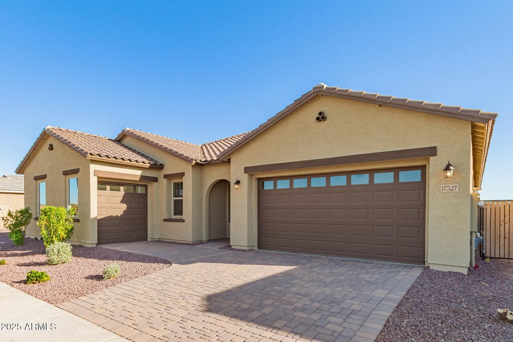 Photo of 17527 W Lincoln Street, Goodyear, AZ 85338 (MLS # 6928819)