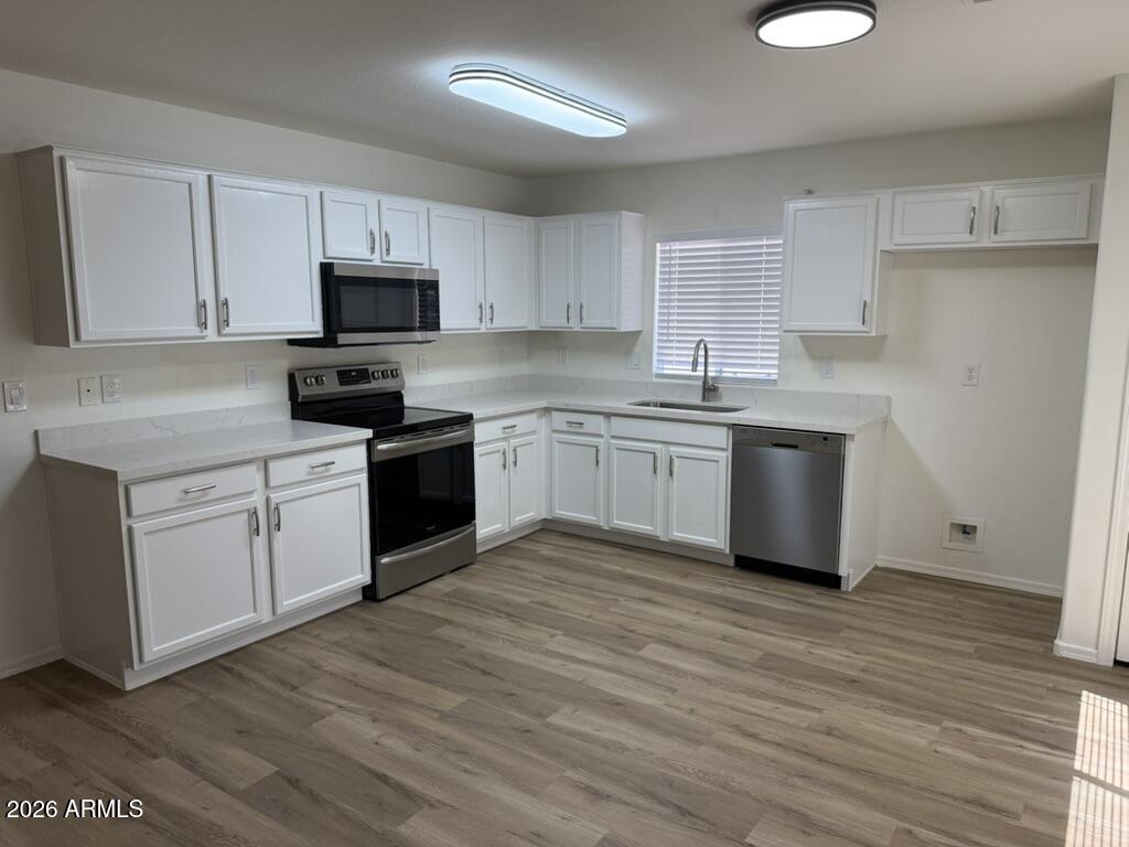 12009 W HOLLY Street