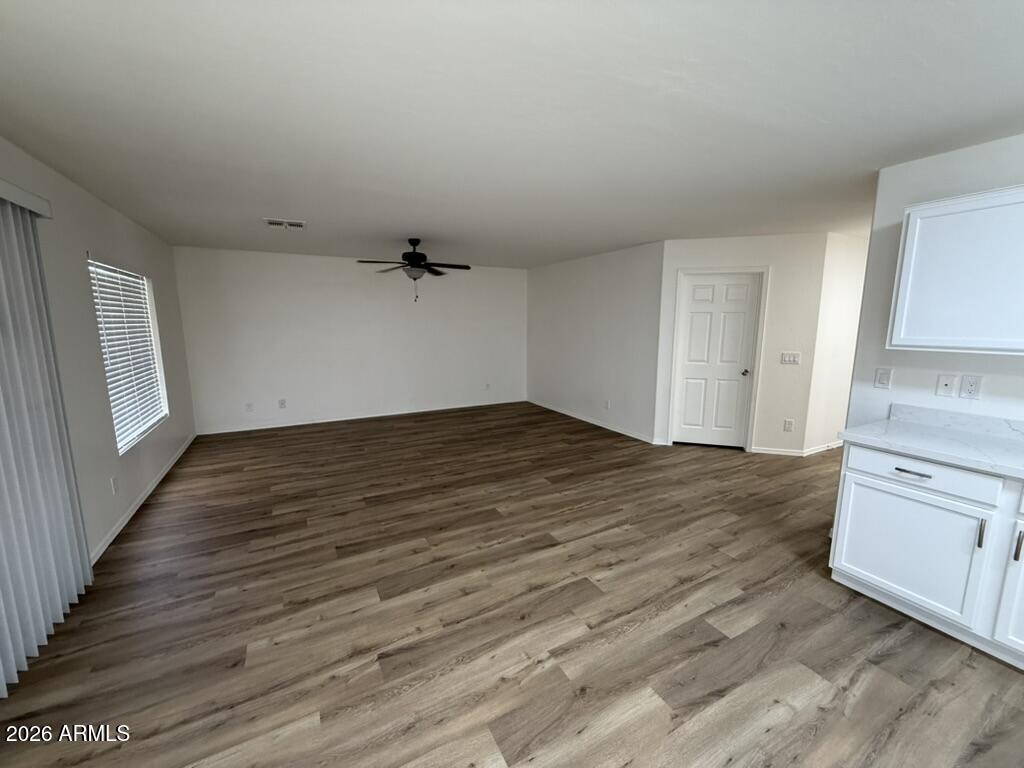 12009 W HOLLY Street