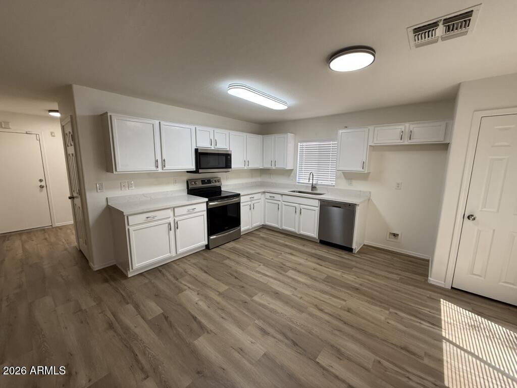 12009 W HOLLY Street