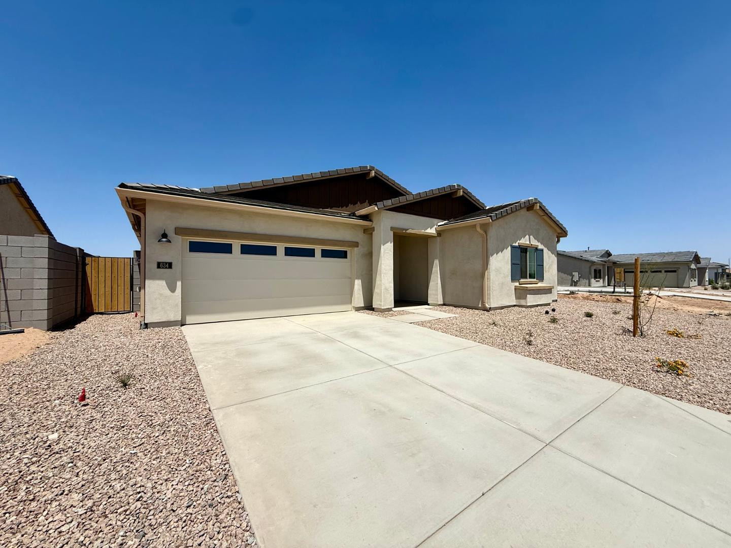 634 W Red Hawk Court