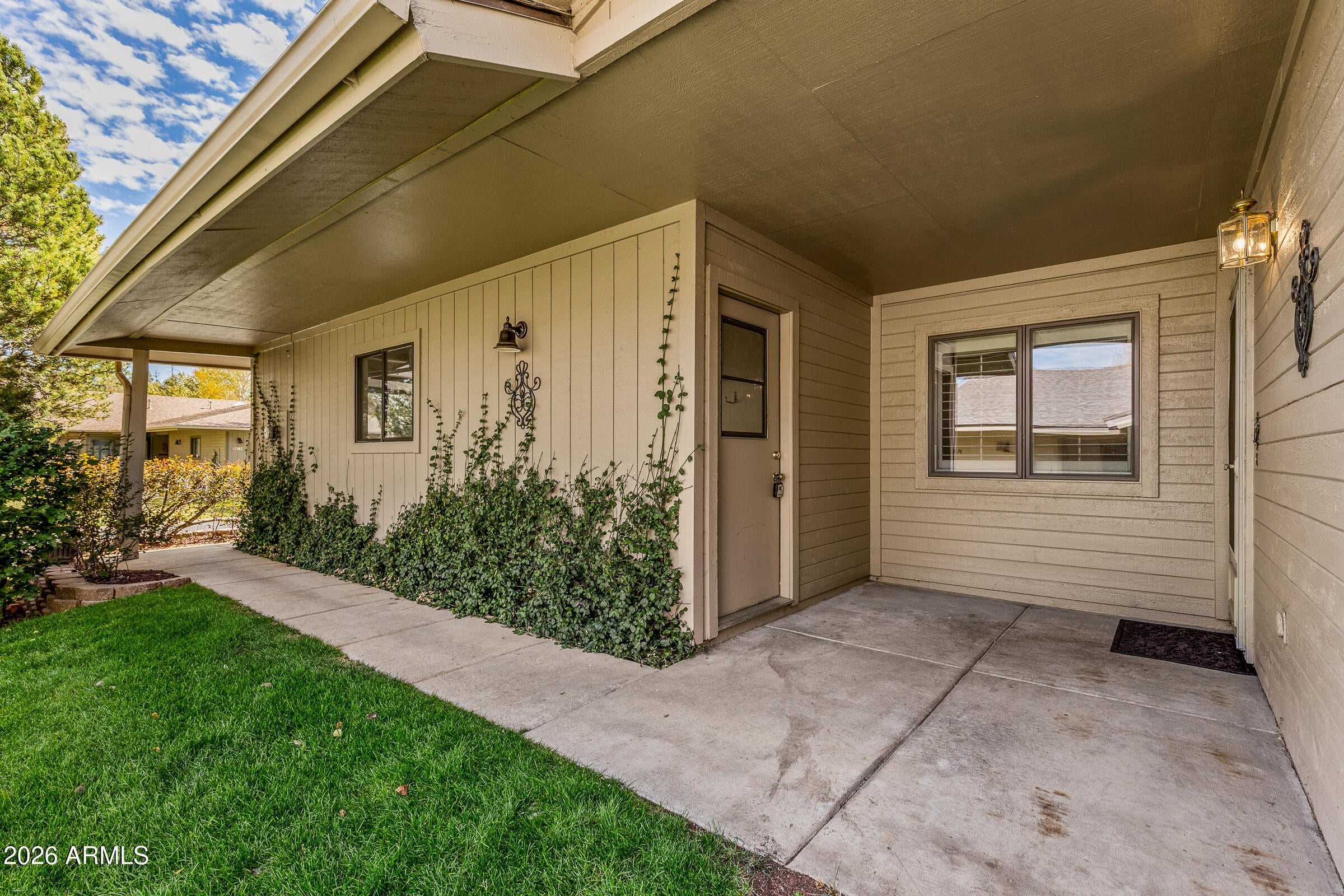 6121 E Laurel Loop