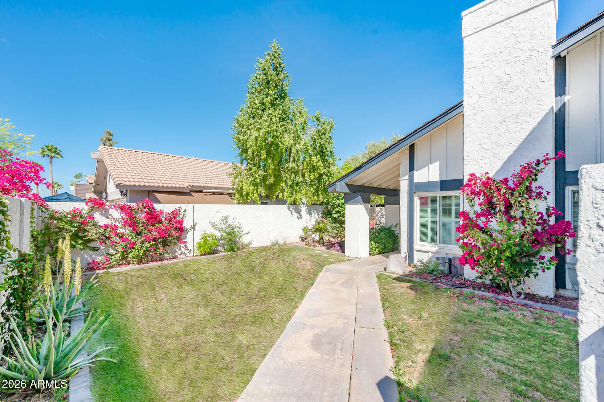 958 E LOBSTER TRAP Lane