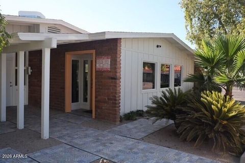 Photo of 214 E Monterey Way, Phoenix, AZ 85012 (MLS # 6985981)