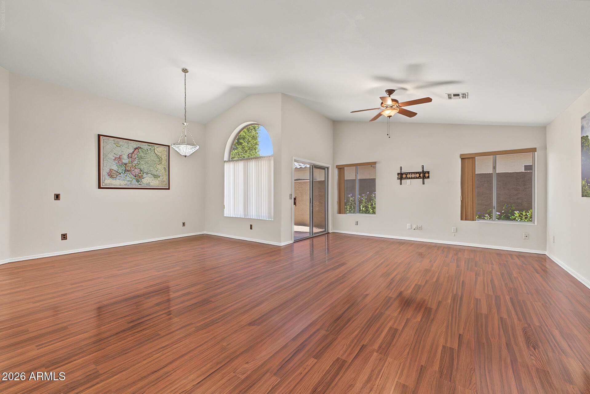 872 W SILVER CREEK Road