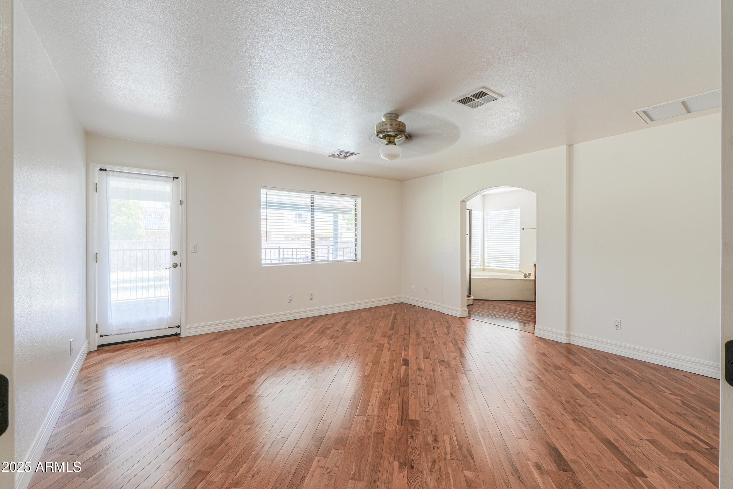 238 W MYRNA Lane
