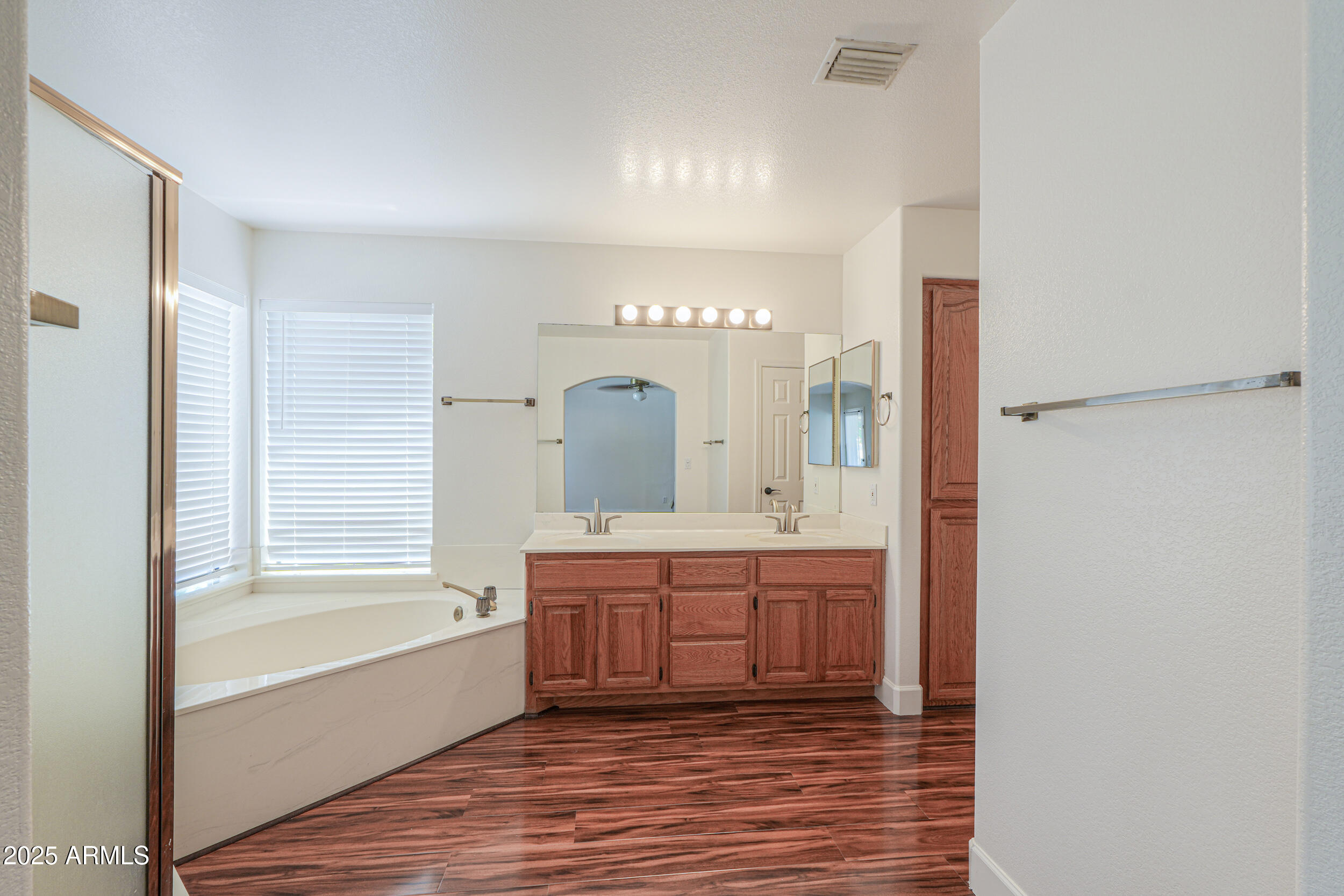 238 W MYRNA Lane