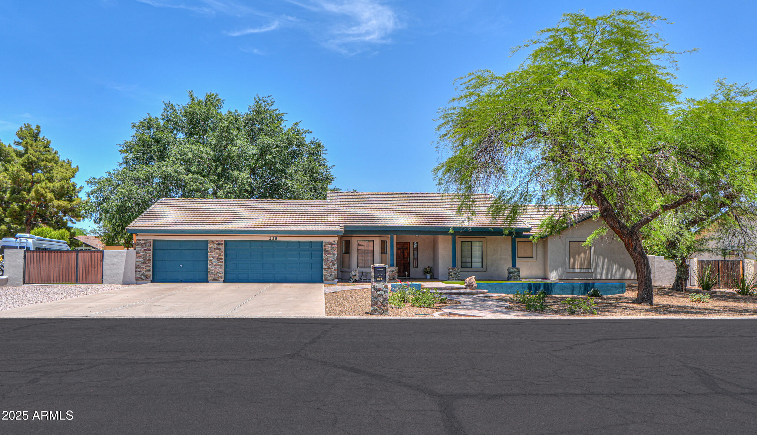238 W MYRNA Lane