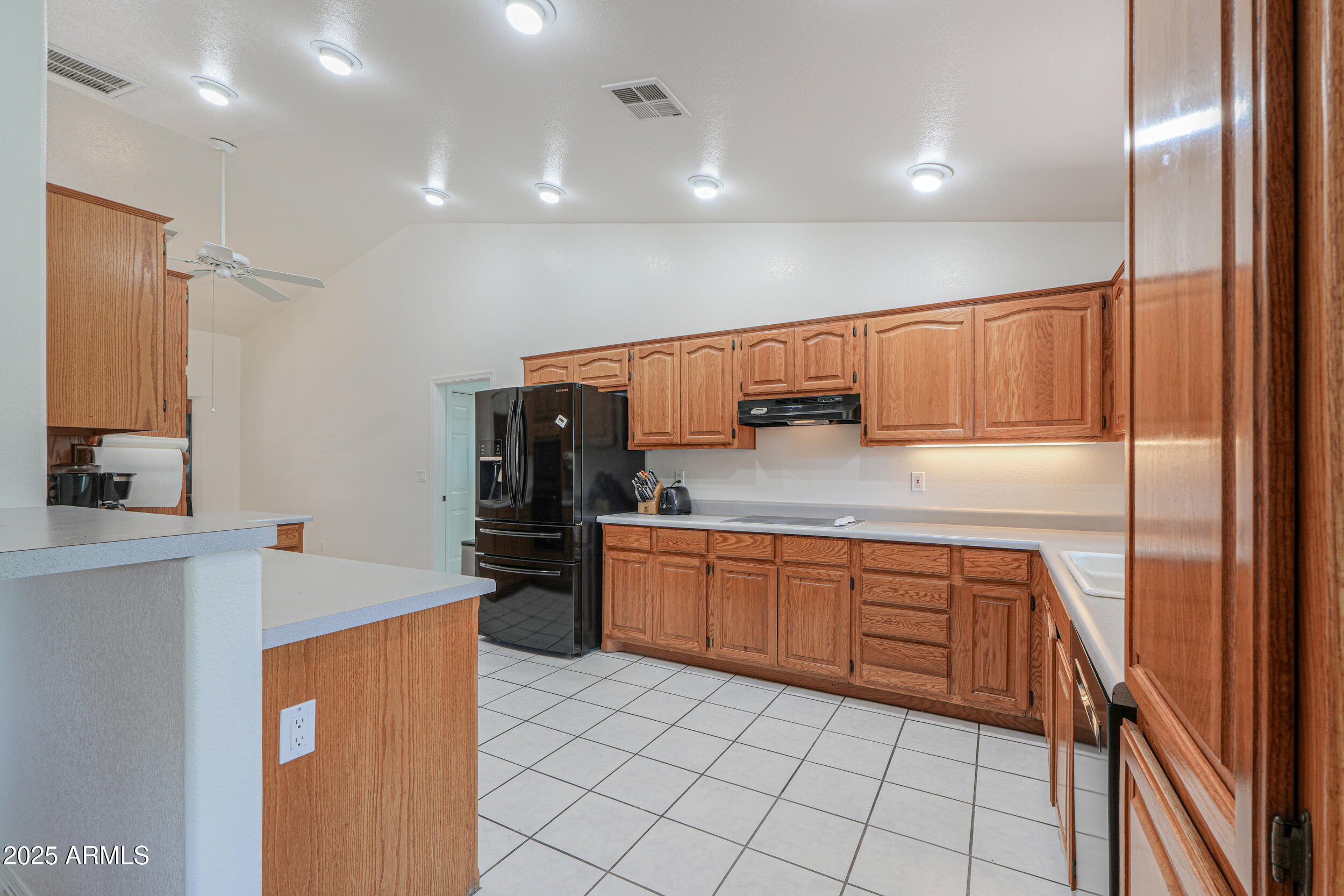 238 W MYRNA Lane