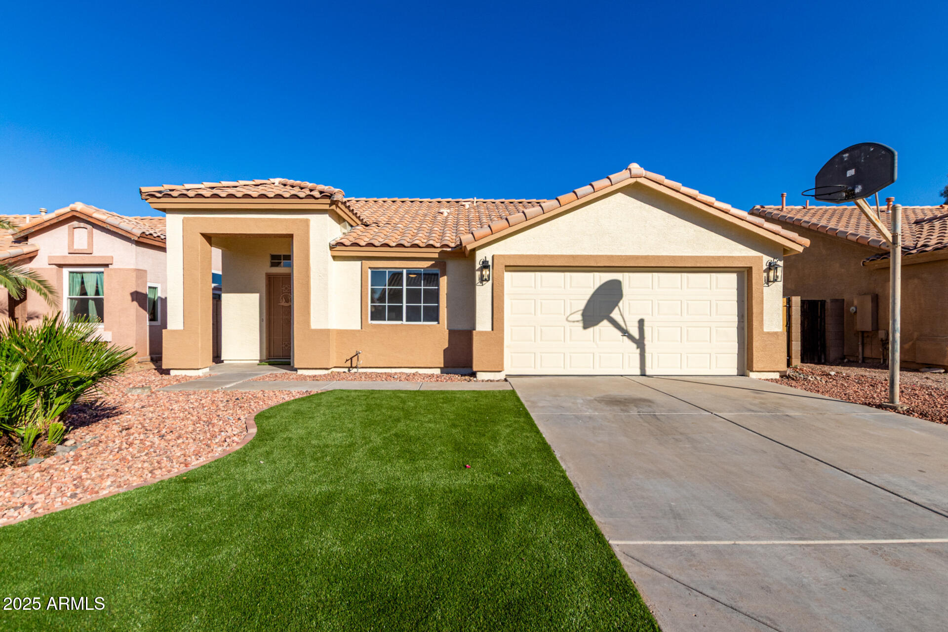 8342 W HUBBELL Street