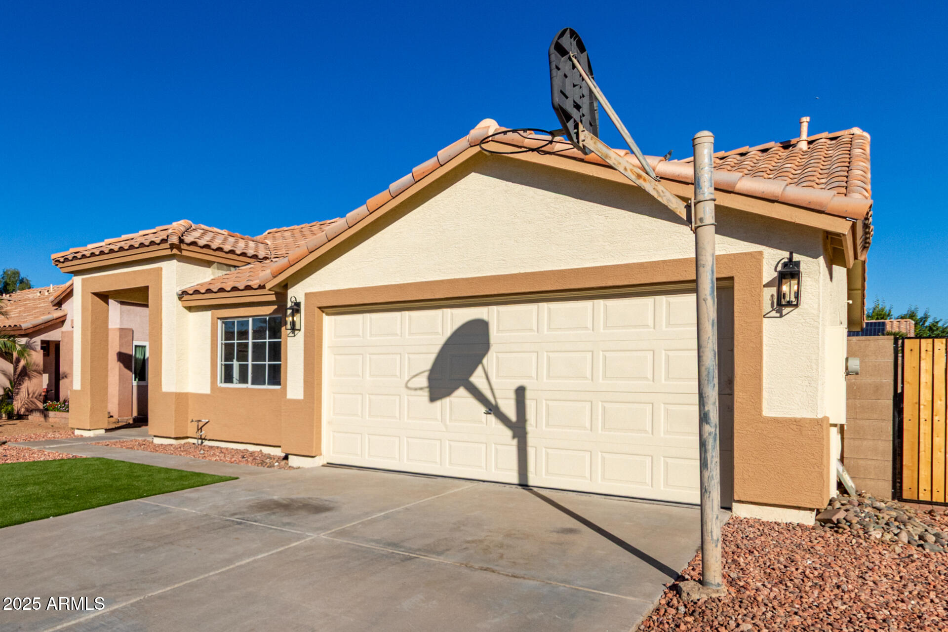 8342 W HUBBELL Street