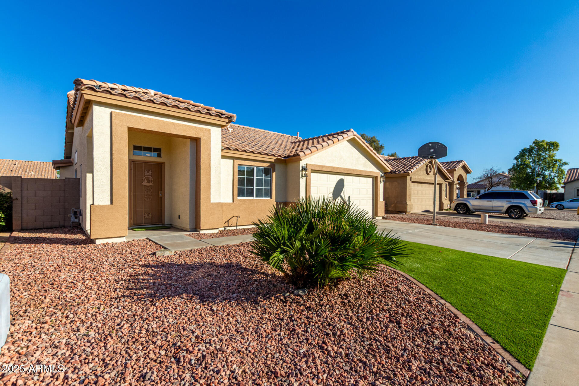 8342 W HUBBELL Street