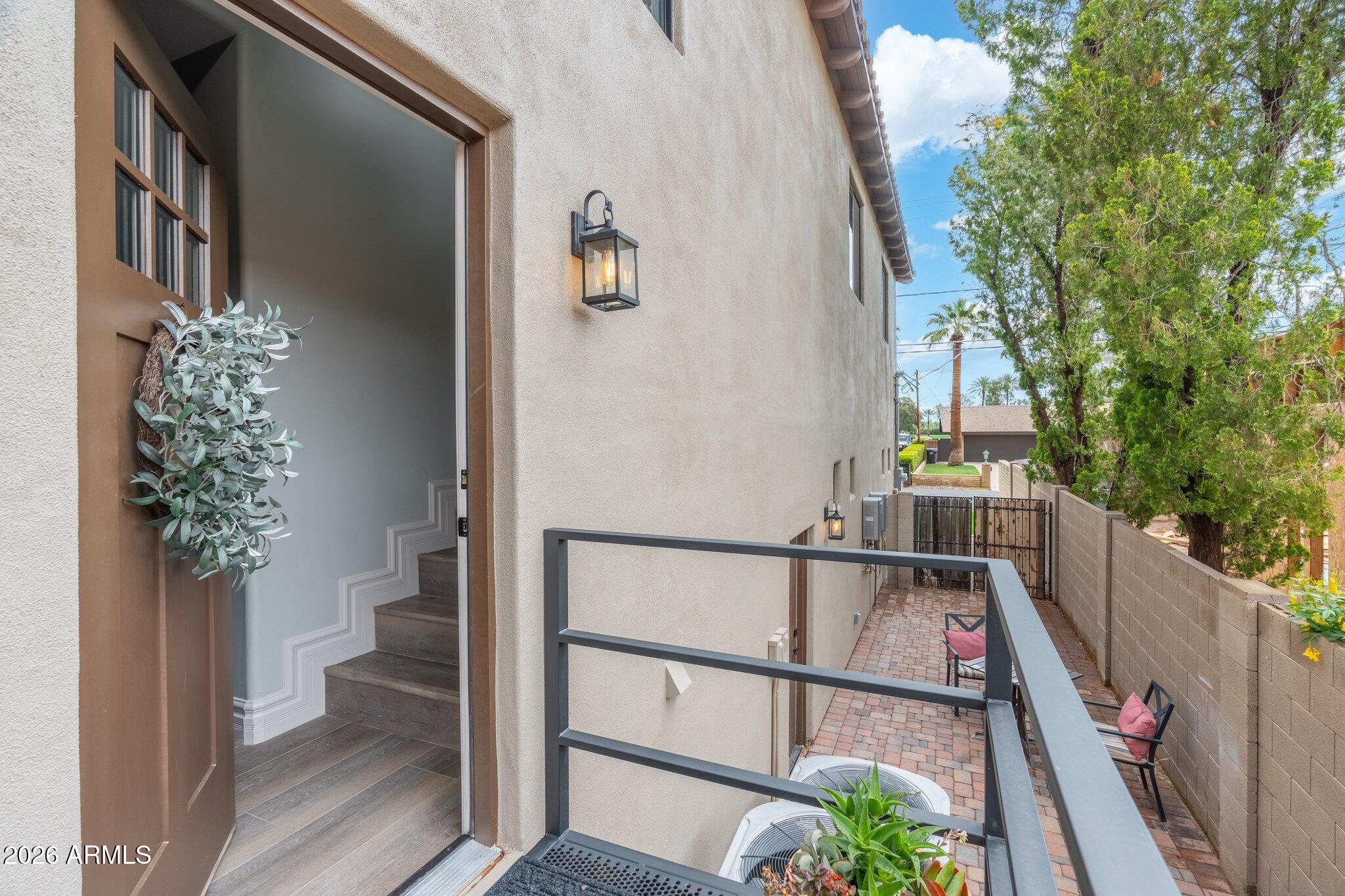3112 N VALENCIA Lane