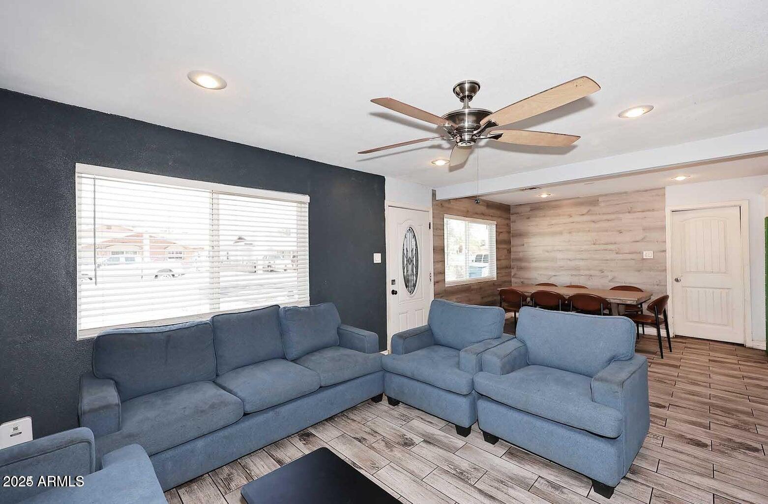 4247 W CULVER Street