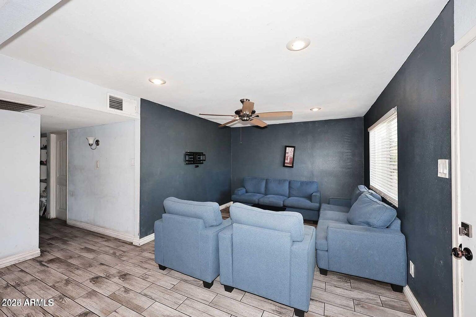 4247 W CULVER Street