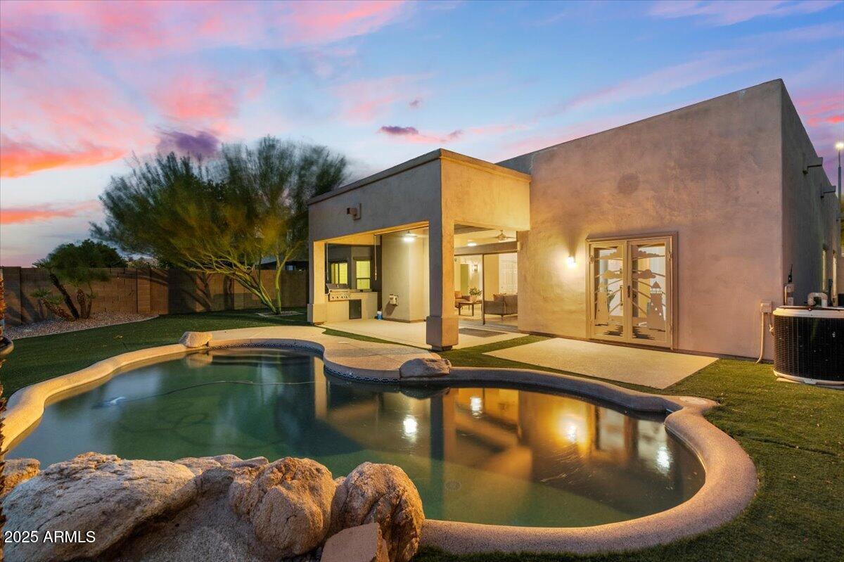 10816 W PALM Lane