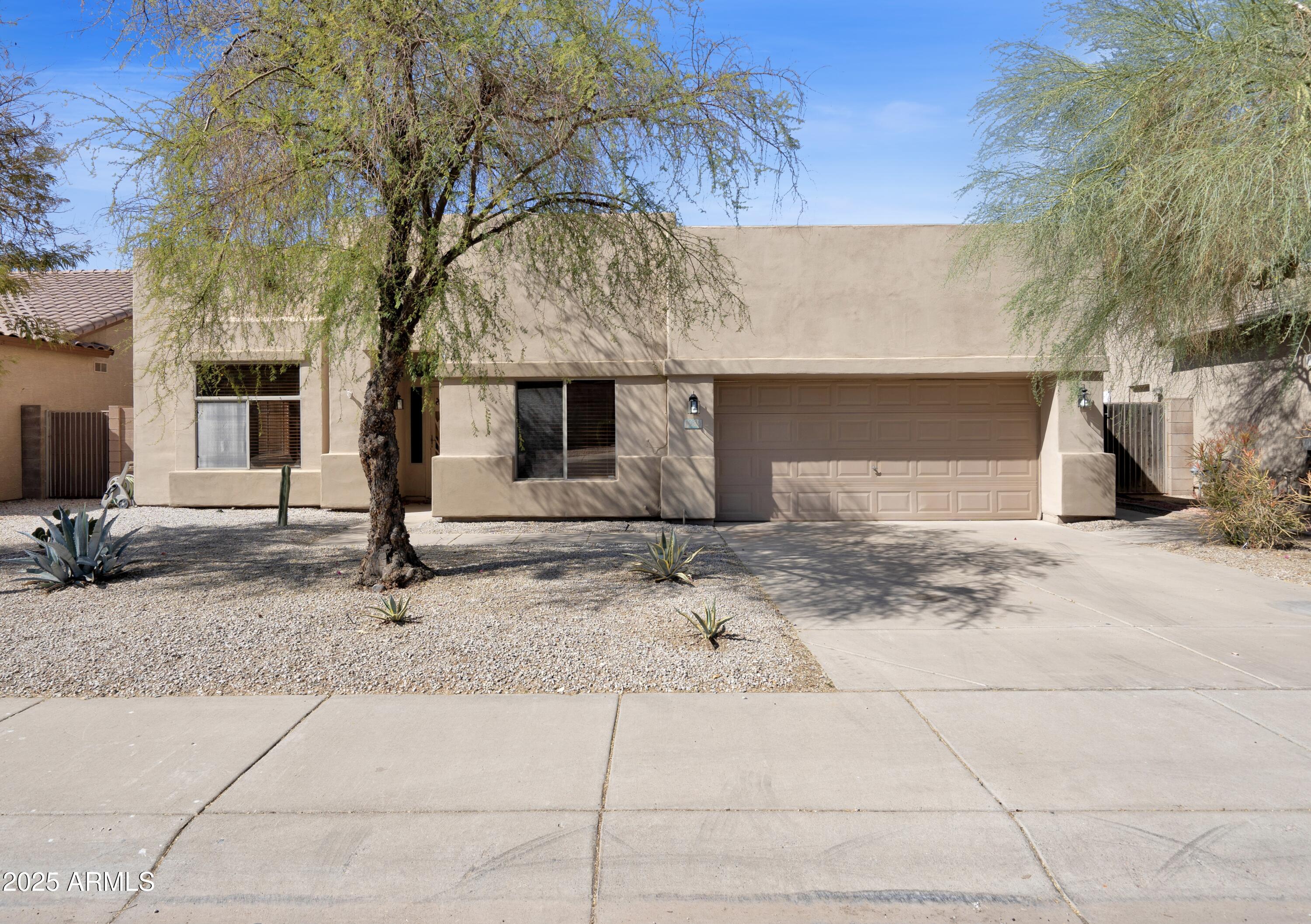 10816 W PALM Lane
