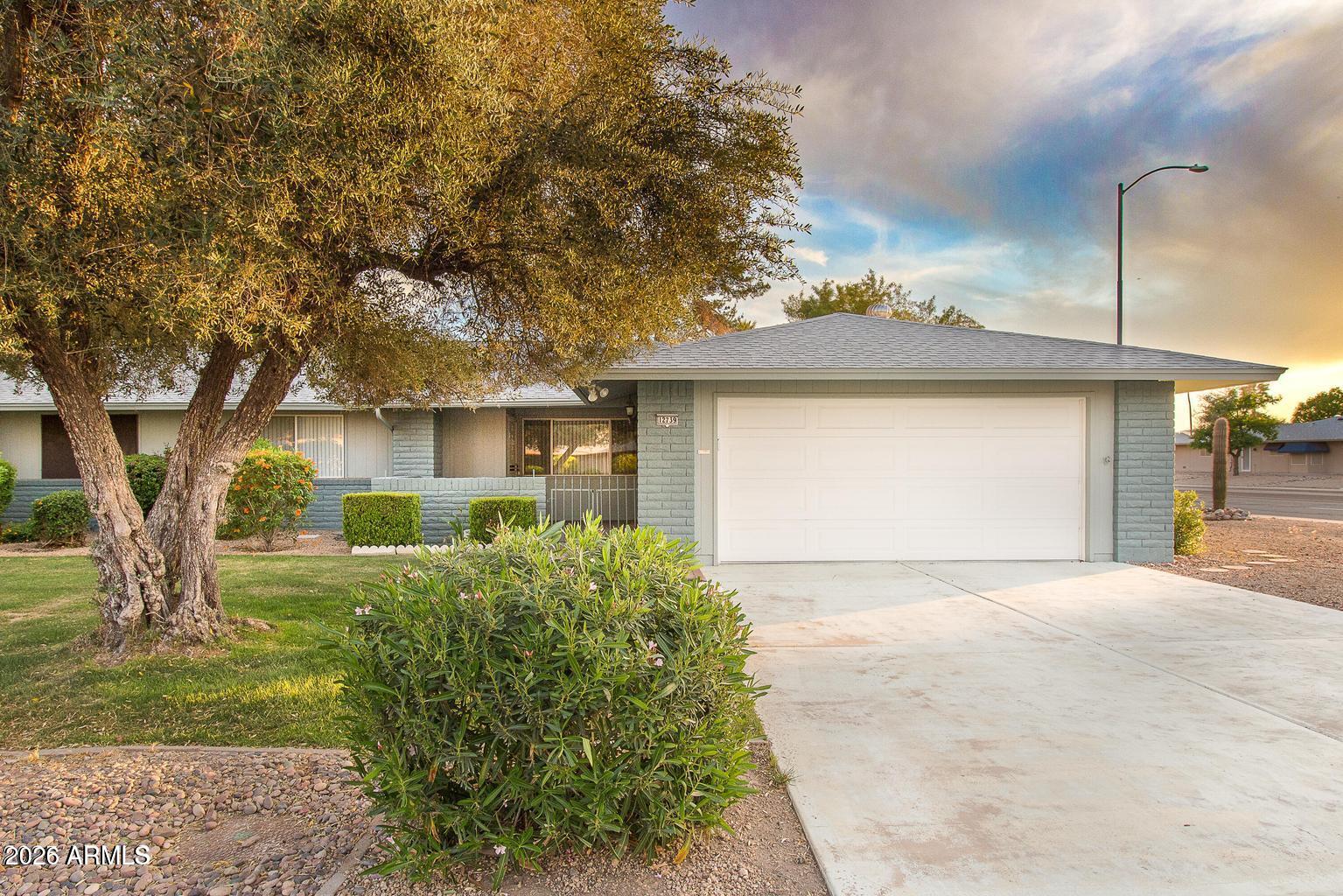 SUN CITY WEST UNIT 11 MCR 205-50 LOT 0250 TOG W A N UNDIV 1-64 INT IN TR F - Residential
