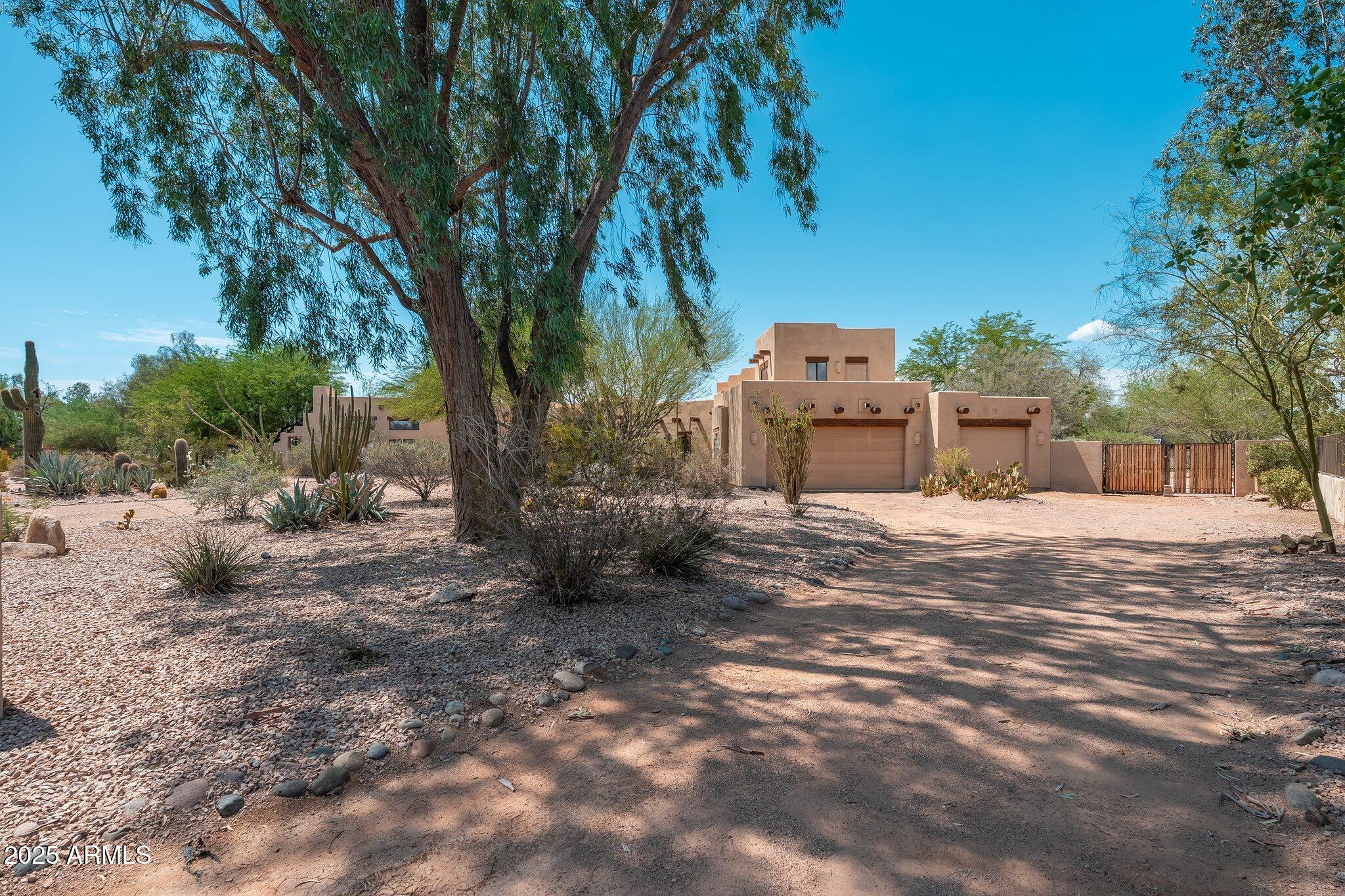 8402 E CACTUS WREN Road