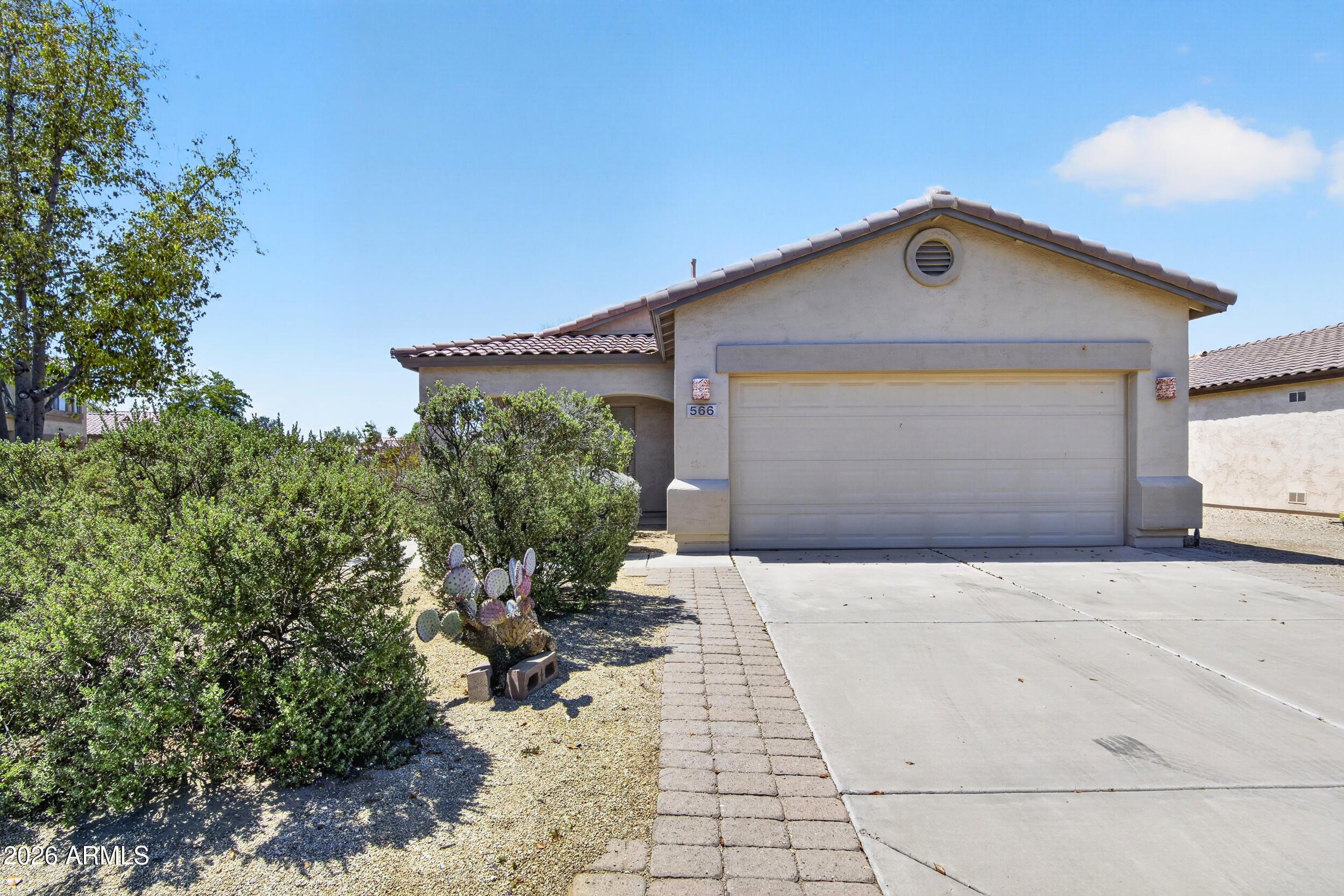 566 E RENEGADE Place