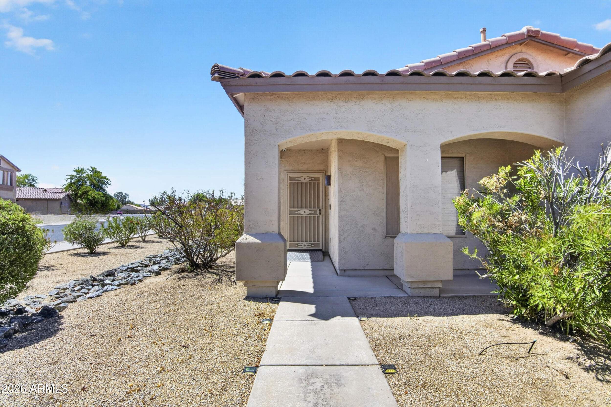566 E RENEGADE Place