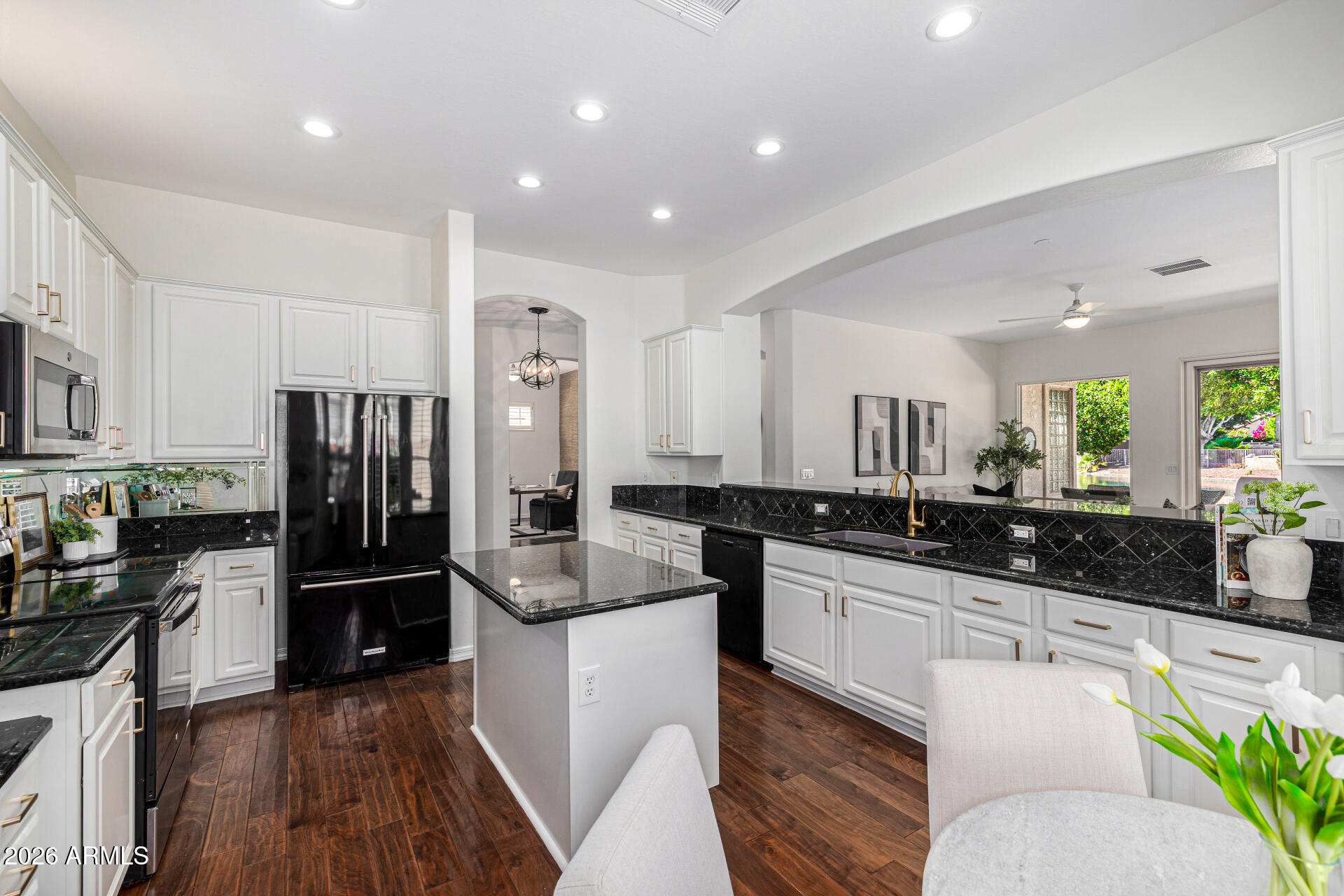 7034 W ROSE GARDEN Lane