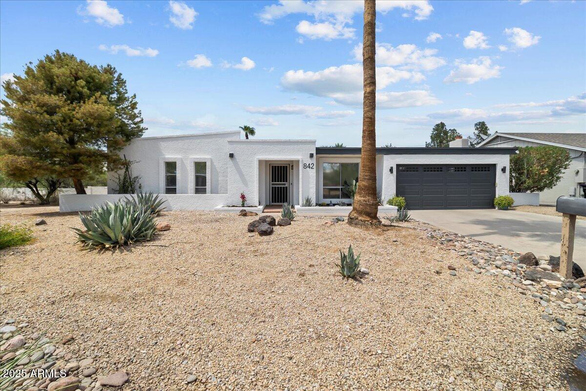 842 E VILLAGE CIRCLE Drive N