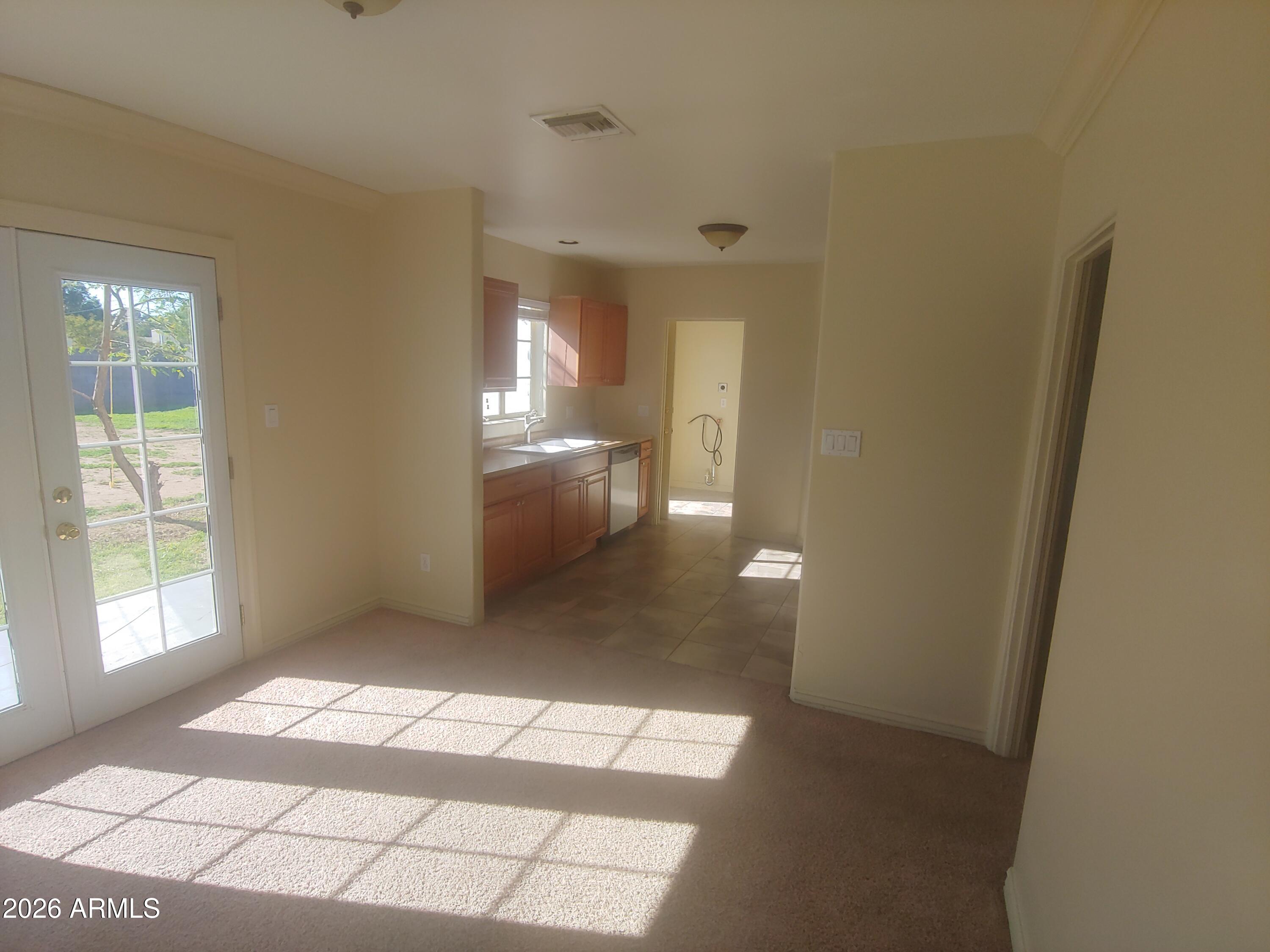 539 W WILSHIRE Drive