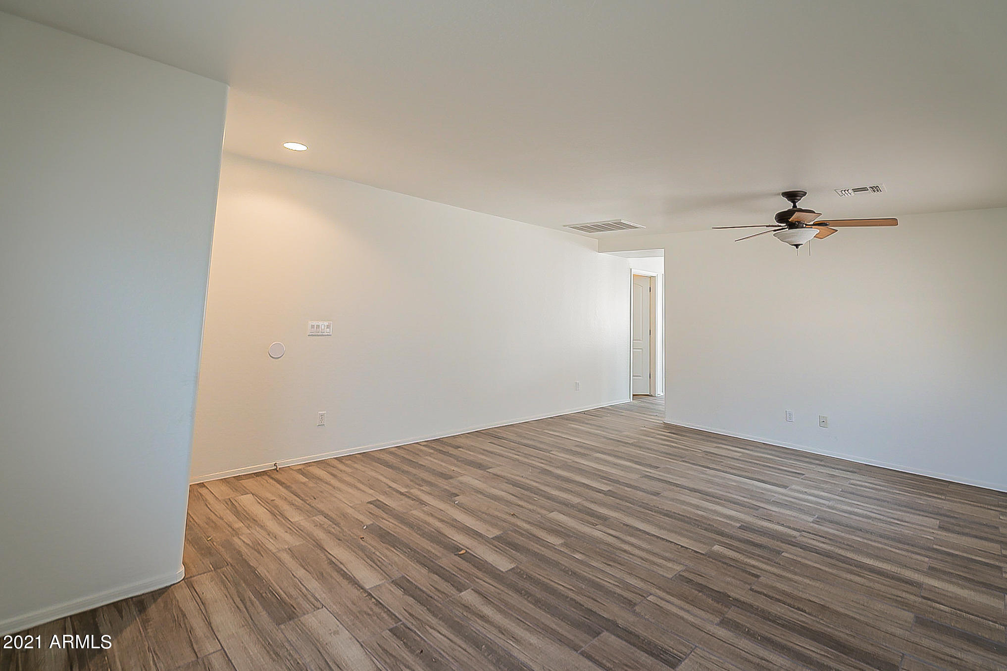 1258 W ROOSEVELT Avenue