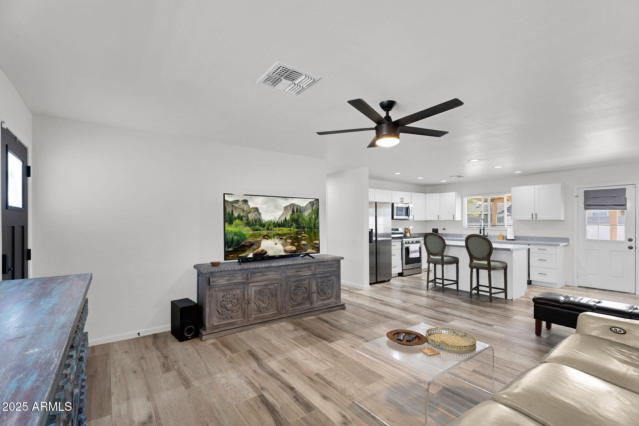 815 W ELNA RAE Street