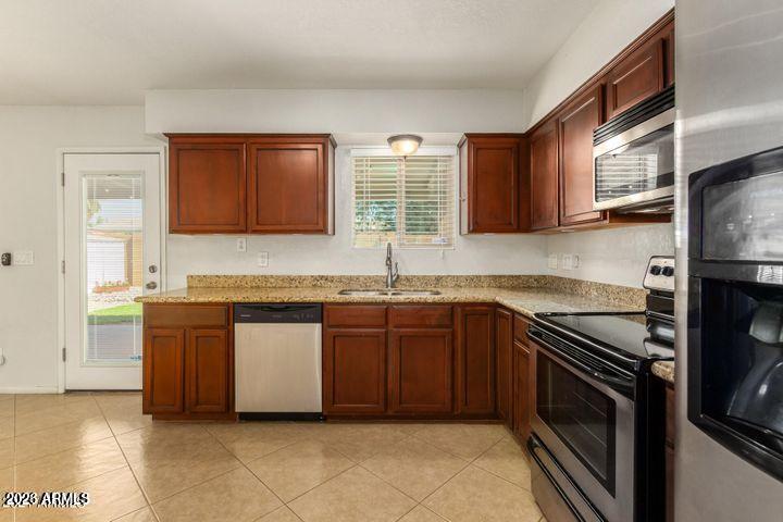 1518 W 5TH Place