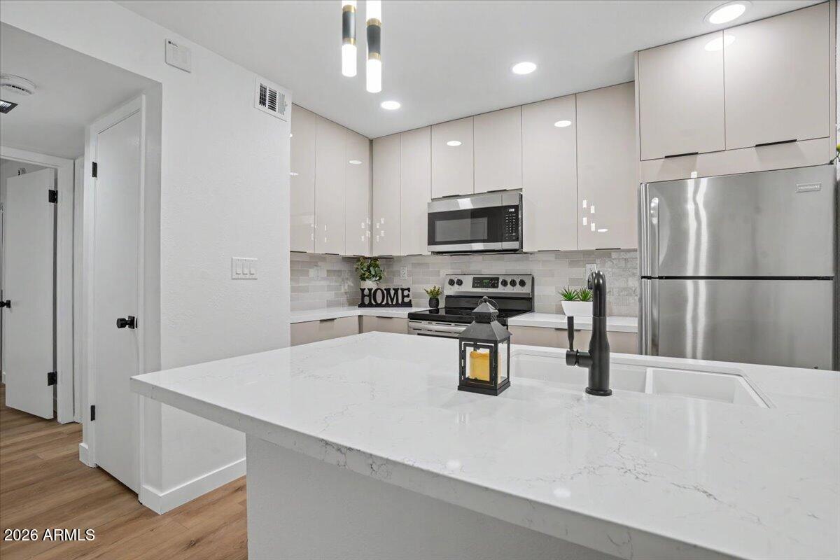 1432 W EMERALD Avenue 751