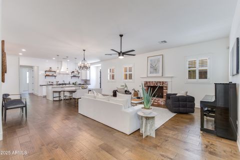 Photo of 600 E Colter Street, Phoenix, AZ 85012 (MLS # 6915609)