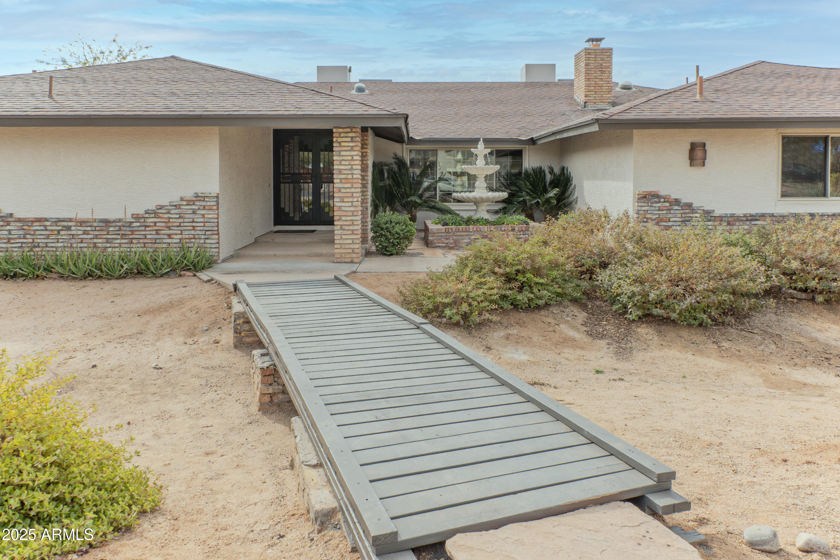 5911 E PEAK VIEW Road