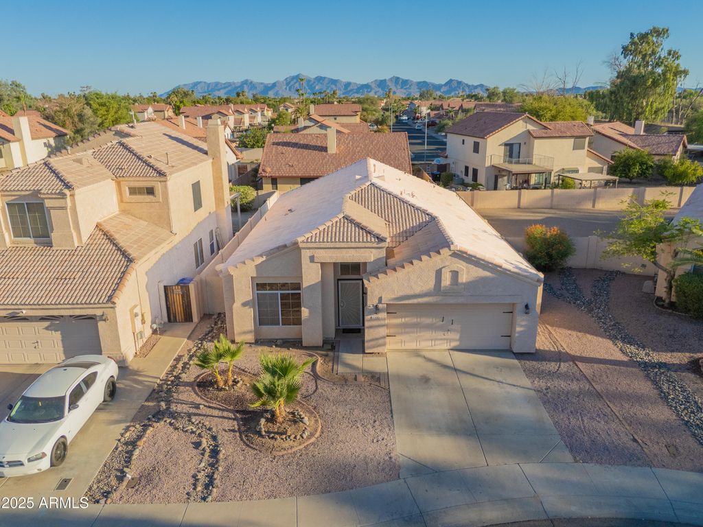 Photo of 11533 W Piccadilly Road, Avondale, AZ 85392 (MLS # 6899735)