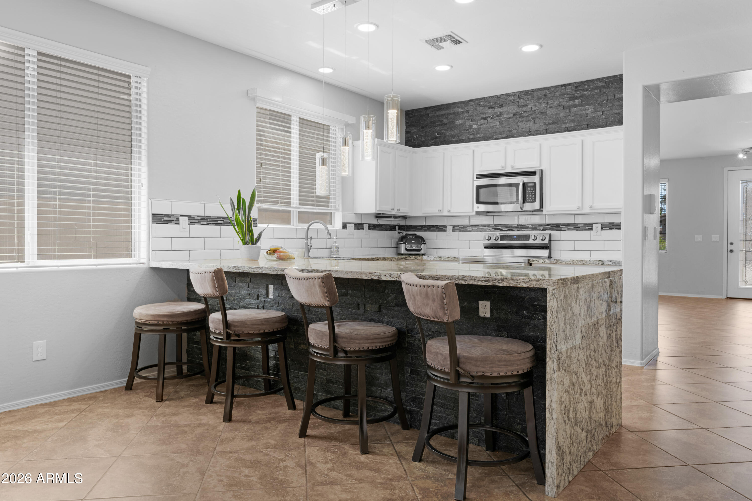 3942 W GLACIER Court